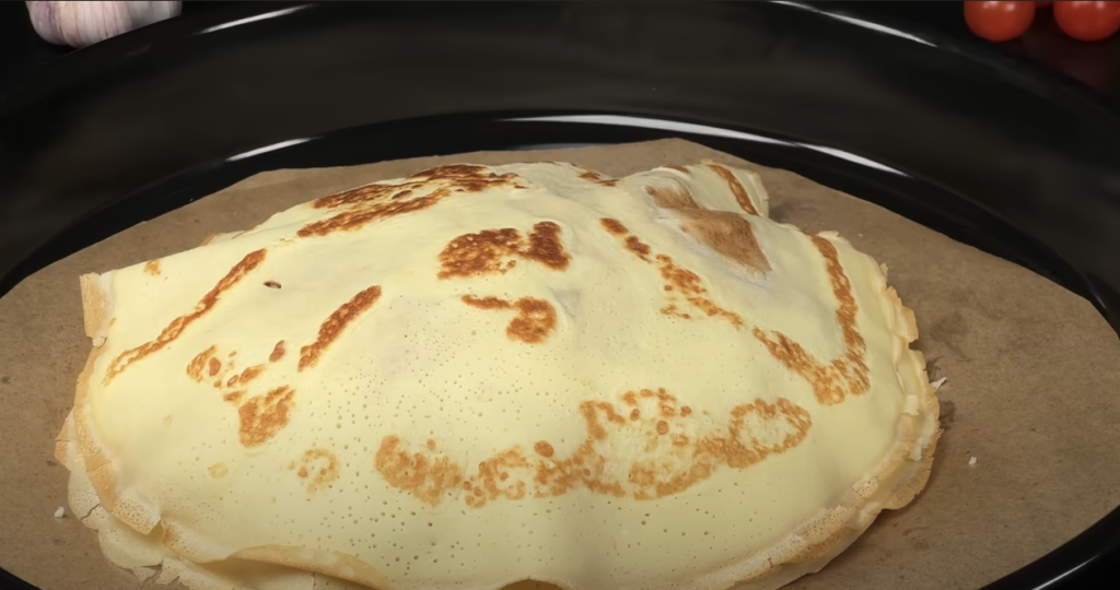 Αντιπαραδοσιακά λαζάνια pancake με μπεσαμέλ, κιμά και τυρί