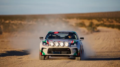 Toyota GR96 rally concept: οδηγώντας μπροστά, εκτός δρόμου