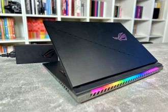 ASUS ROG Strix SCAR 18 - πολλά RGB :D