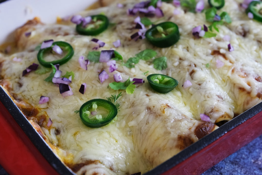 enchiladas με Jalapeño και κόκκινο κρεμμύδι