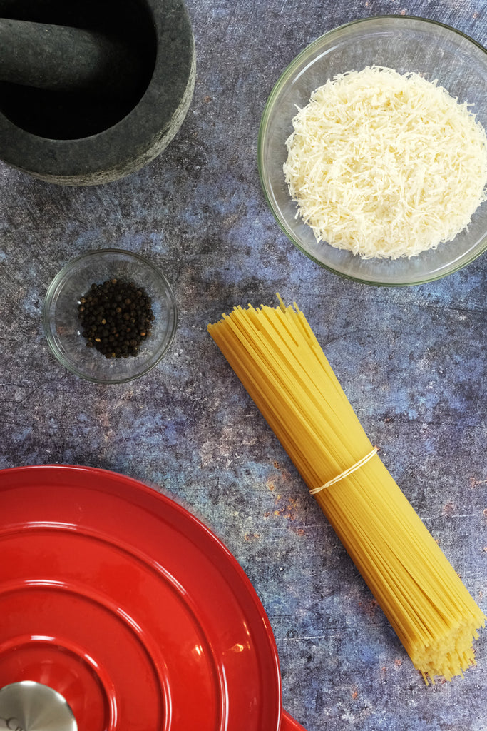 Συστατικά για ζυμαρικά cacio e pepe