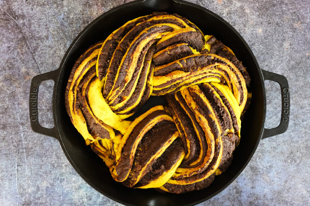 babka σε ένα τηγάνι από χυτοσίδηρο